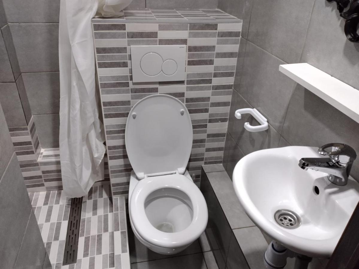 Hotel La Potiniere Schaerbeek Bagian luar foto